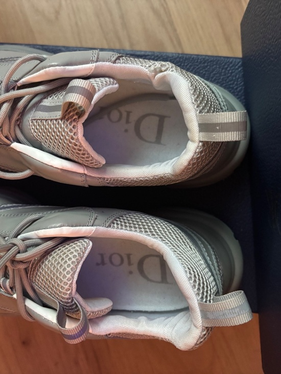 Athletic_Shoes